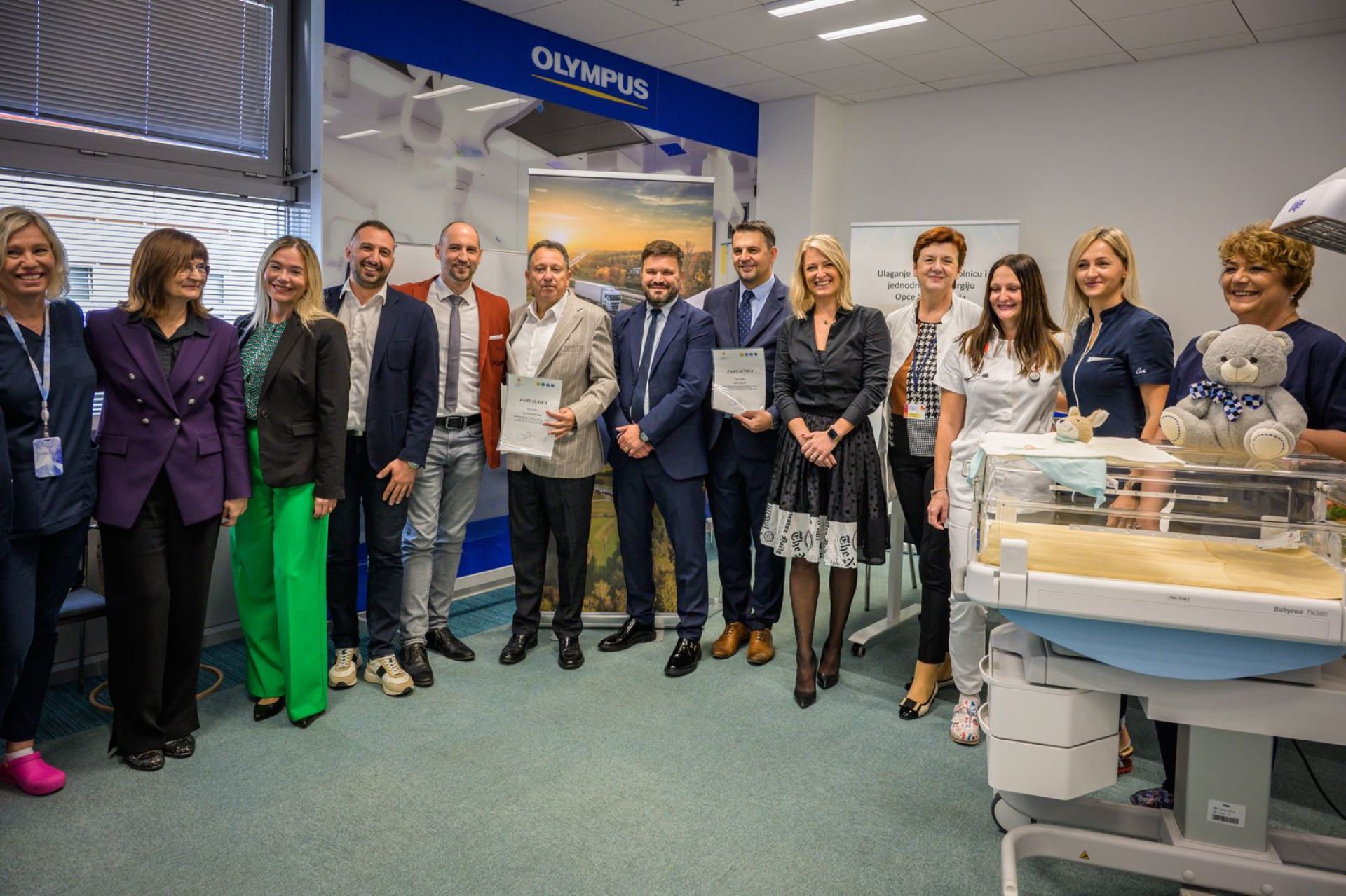 Bina Istra, Arena Hospitality Group i Festival Rocks & Stars @ Cave Romane donirali grijani krevetić vrijedan 20 tisuća eura Općoj bolnici Pula